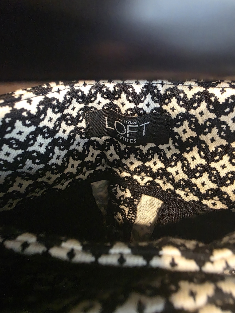 LOFT Black & White Printed Cropped Slim Ankle Pants - Picture 4 of 7